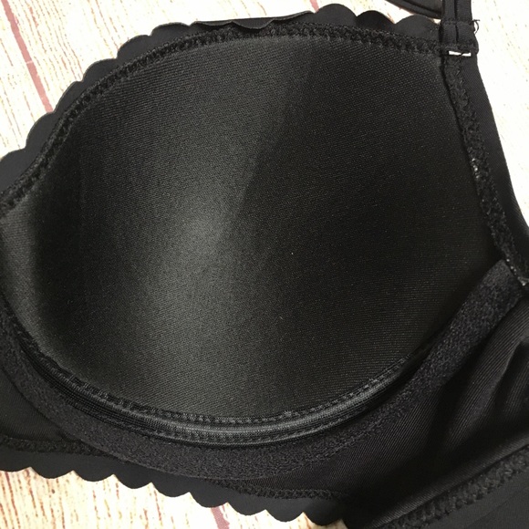 Sundazed Black Nixie Ruffle Edge Bikini Top Sz 36C - Picture 6 of 8